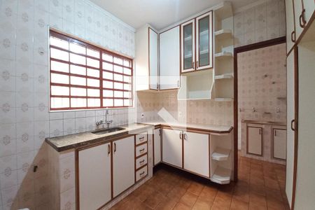 Casa à venda com 169m², 2 quartos e 3 vagas Casa à venda com 169m², 2 quartos e 3 vagasCozinha