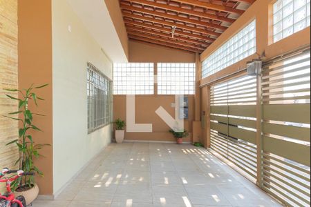 Casa à venda com 158m², 4 quartos e 2 vagas Casa à venda com 158m², 4 quartos e 2 vagasGaragem