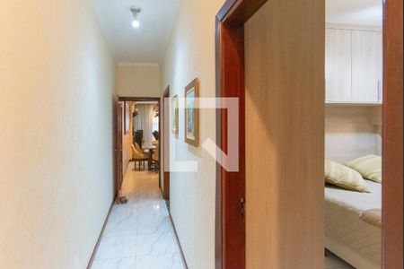 Casa à venda com 158m², 4 quartos e 2 vagas Casa à venda com 158m², 4 quartos e 2 vagasCorredor