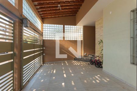 Casa à venda com 158m², 4 quartos e 2 vagas Casa à venda com 158m², 4 quartos e 2 vagasGaragem