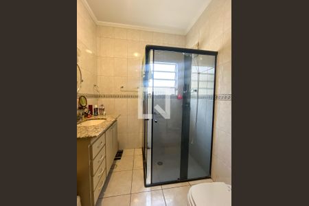 Casa à venda com 150m², 3 quartos e 4 vagas Casa à venda com 150m², 3 quartos e 4 vagasBanheiro Corredor