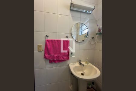 Casa à venda com 150m², 3 quartos e 4 vagas Casa à venda com 150m², 3 quartos e 4 vagasBanheiro 2
