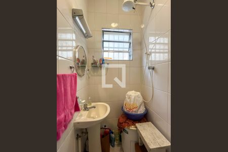 Casa à venda com 150m², 3 quartos e 4 vagas Casa à venda com 150m², 3 quartos e 4 vagasBanheiro 2