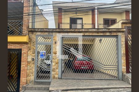 Casa à venda com 150m², 3 quartos e 4 vagas Casa à venda com 150m², 3 quartos e 4 vagasFachada