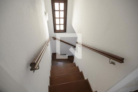 Casa à venda com 90m², 2 quartos e 1 vagaEscada