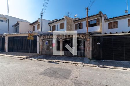 Casa à venda com 205m², 3 quartos e 2 vagasFachada
