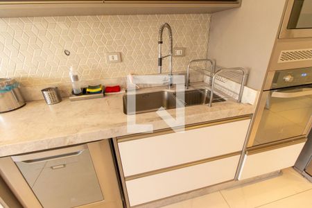 Casa de condomínio à venda com 464m², 4 quartos e 4 vagas Casa de condomínio à venda com 464m², 4 quartos e 4 vagasCozinha