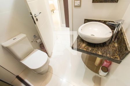 Casa de condomínio à venda com 464m², 4 quartos e 4 vagas Casa de condomínio à venda com 464m², 4 quartos e 4 vagasBanheiro