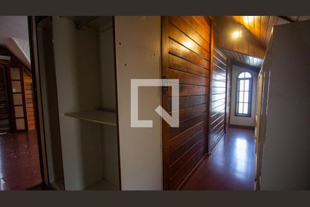 Casa à venda com 344m², 4 quartos e 4 vagas Casa à venda com 344m², 4 quartos e 4 vagasCloset da Suíte 1