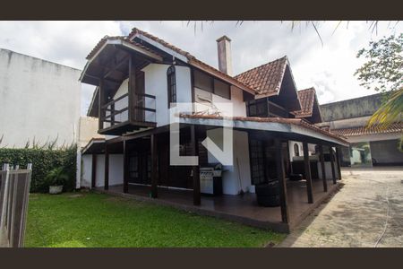 Casa à venda com 344m², 4 quartos e 4 vagas Casa à venda com 344m², 4 quartos e 4 vagasFachada da Casa