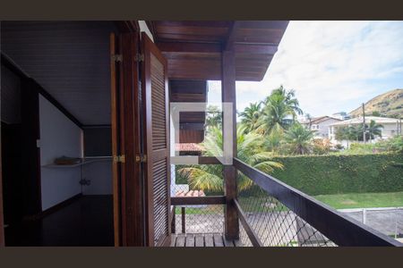 Casa à venda com 344m², 4 quartos e 4 vagas Casa à venda com 344m², 4 quartos e 4 vagasSacada 1 da Suíte 1