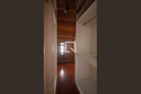 Casa à venda com 344m², 4 quartos e 4 vagas Casa à venda com 344m², 4 quartos e 4 vagasCloset da Suíte 1