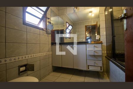 Casa à venda com 344m², 4 quartos e 4 vagas Casa à venda com 344m², 4 quartos e 4 vagasBanheiro da Suíte 1