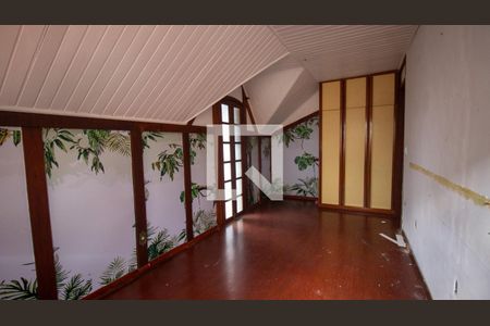 Casa à venda com 344m², 4 quartos e 4 vagas Casa à venda com 344m², 4 quartos e 4 vagasQuarto