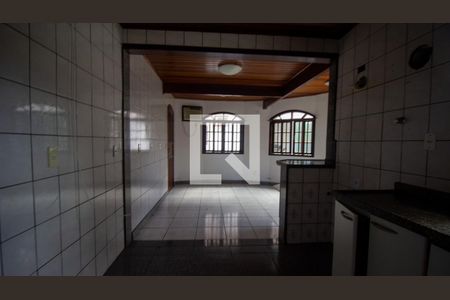 Casa à venda com 344m², 4 quartos e 4 vagas Casa à venda com 344m², 4 quartos e 4 vagasCozinha