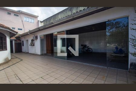 Casa à venda com 344m², 4 quartos e 4 vagas Casa à venda com 344m², 4 quartos e 4 vagasÁrea de Serviço