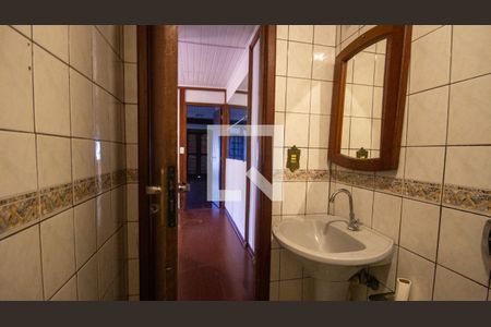 Casa à venda com 344m², 4 quartos e 4 vagas Casa à venda com 344m², 4 quartos e 4 vagasBanheiro Social