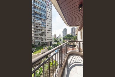 Apartamento à venda com 200m², 4 quartos e 3 vagas Apartamento à venda com 200m², 4 quartos e 3 vagasSacada da Suíte 2