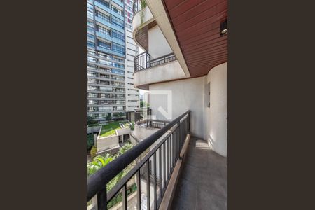 Apartamento à venda com 200m², 4 quartos e 3 vagas Apartamento à venda com 200m², 4 quartos e 3 vagasSacada da Suíte 3