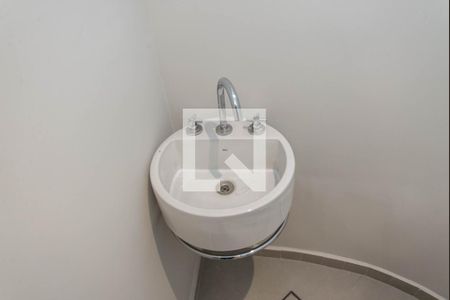Apartamento à venda com 200m², 4 quartos e 3 vagas Apartamento à venda com 200m², 4 quartos e 3 vagasBanheiro de Serviço
