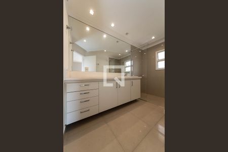 Apartamento à venda com 200m², 4 quartos e 3 vagas Apartamento à venda com 200m², 4 quartos e 3 vagasBanheiro da Suíte 1