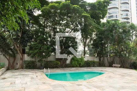 Apartamento à venda com 200m², 4 quartos e 3 vagas Apartamento à venda com 200m², 4 quartos e 3 vagasPiscina