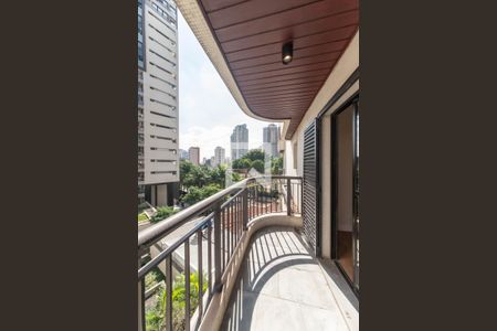 Apartamento à venda com 200m², 4 quartos e 3 vagas Apartamento à venda com 200m², 4 quartos e 3 vagasSacada da Suíte 2