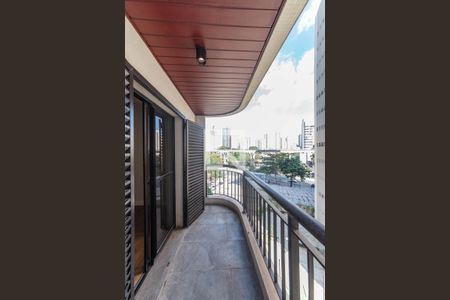 Apartamento à venda com 200m², 4 quartos e 3 vagas Apartamento à venda com 200m², 4 quartos e 3 vagasSacada da Suíte 3