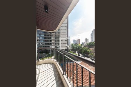 Apartamento à venda com 200m², 4 quartos e 3 vagas Apartamento à venda com 200m², 4 quartos e 3 vagasSacada da Suíte 1