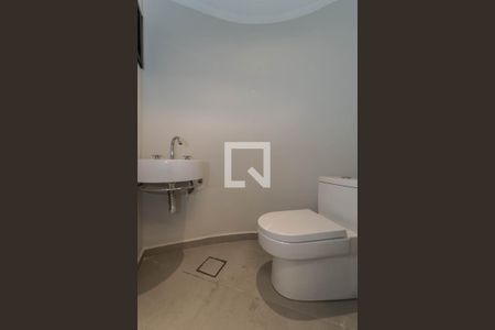 Apartamento à venda com 200m², 4 quartos e 3 vagas Apartamento à venda com 200m², 4 quartos e 3 vagasBanheiro de Serviço