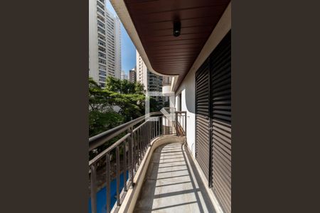 Apartamento à venda com 200m², 4 quartos e 3 vagas Apartamento à venda com 200m², 4 quartos e 3 vagasSacada da Suíte 1