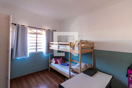 Casa à venda com 360m², 3 quartos e 8 vagas Casa à venda com 360m², 3 quartos e 8 vagasQuarto 2