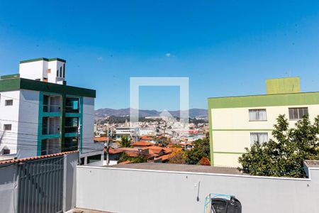 Casa à venda com 360m², 3 quartos e 8 vagas Casa à venda com 360m², 3 quartos e 8 vagasVista