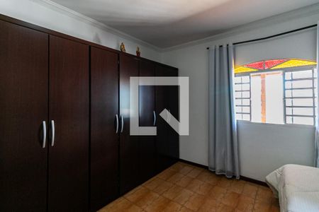 Casa à venda com 360m², 3 quartos e 8 vagas Casa à venda com 360m², 3 quartos e 8 vagasQuarto 3