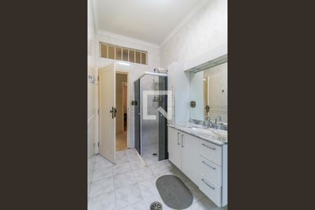 Casa para alugar com 690m², 4 quartos e 8 vagasBanheiro 1