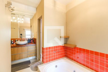 Casa para alugar com 690m², 4 quartos e 8 vagasBanheiro da Suíte 1