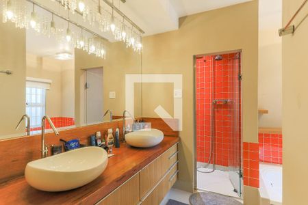 Casa para alugar com 690m², 4 quartos e 8 vagasBanheiro da Suíte 1