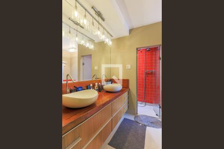 Casa para alugar com 690m², 4 quartos e 8 vagasBanheiro da Suíte 1