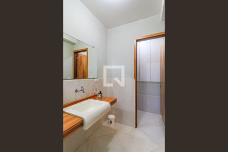 Casa para alugar com 690m², 4 quartos e 8 vagasBanheiro 2