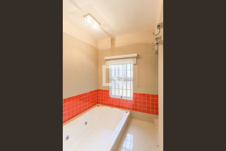 Casa para alugar com 690m², 4 quartos e 8 vagasBanheiro da Suíte 1