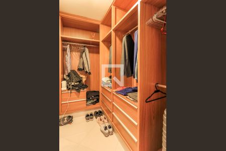Casa para alugar com 690m², 4 quartos e 8 vagasCloset da Suíte 1