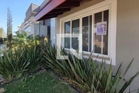 Casa de condomínio à venda com 360m², 5 quartos e 2 vagas Casa de condomínio à venda com 360m², 5 quartos e 2 vagasPLACA