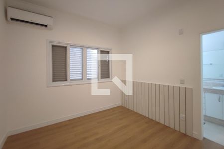 Casa de condomínio à venda com 360m², 5 quartos e 2 vagas Casa de condomínio à venda com 360m², 5 quartos e 2 vagasQuarto Suíte 3