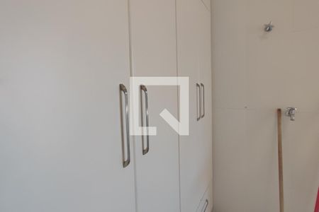 Casa de condomínio à venda com 360m², 5 quartos e 2 vagas Casa de condomínio à venda com 360m², 5 quartos e 2 vagasÁrea de Serviço