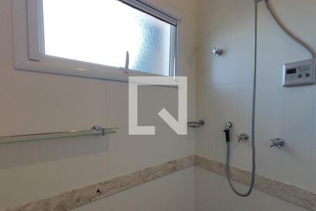 Casa de condomínio à venda com 360m², 5 quartos e 2 vagas Casa de condomínio à venda com 360m², 5 quartos e 2 vagasBanheiro Suíte 2