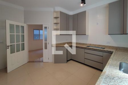 Casa de condomínio à venda com 360m², 5 quartos e 2 vagas Casa de condomínio à venda com 360m², 5 quartos e 2 vagasCozinha