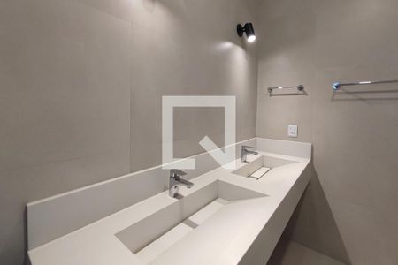 Casa de condomínio à venda com 360m², 5 quartos e 2 vagas Casa de condomínio à venda com 360m², 5 quartos e 2 vagasBanheiro Suíte