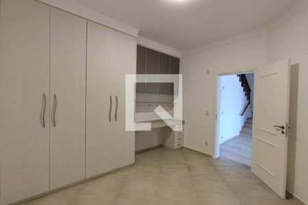 Casa de condomínio à venda com 360m², 5 quartos e 2 vagas Casa de condomínio à venda com 360m², 5 quartos e 2 vagasQuarto 5