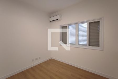 Casa de condomínio à venda com 360m², 5 quartos e 2 vagas Casa de condomínio à venda com 360m², 5 quartos e 2 vagasQuarto Suíte 3