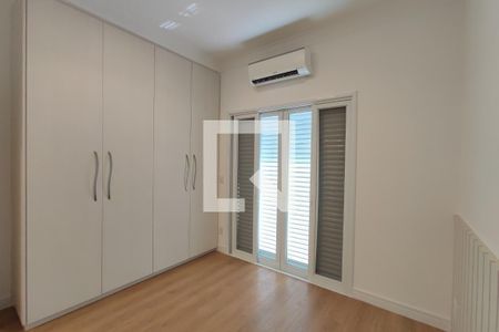 Casa de condomínio à venda com 360m², 5 quartos e 2 vagas Casa de condomínio à venda com 360m², 5 quartos e 2 vagasQuarto Suíte 2